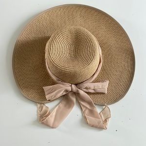 Floppy Hat With Blush Bow